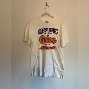 Vintage UF t-shirt. Size Medium